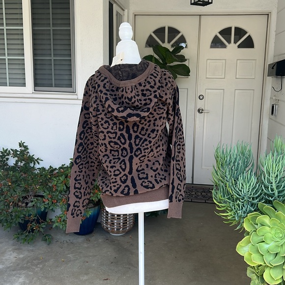 SER.O.YA Emmet Hoodie - Picture 9 of 13